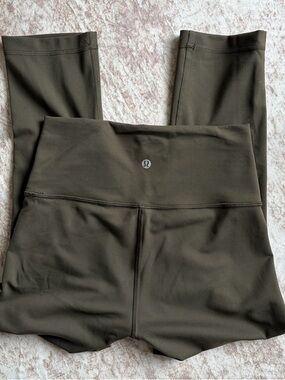 Lululemon Wunder Train Capri leggings